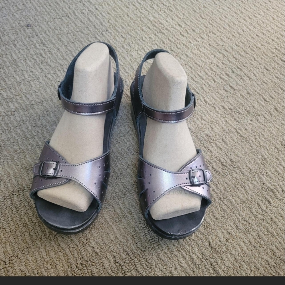 SVEN CLOGS Pewter Buckle Sandal Leather Wood 39 - Picture 8 of 8